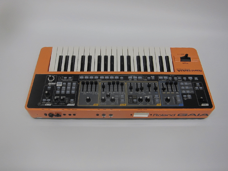 roland-synthesizer_wrap_3